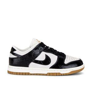 NIKE Dunk Low LX Sneaker Size